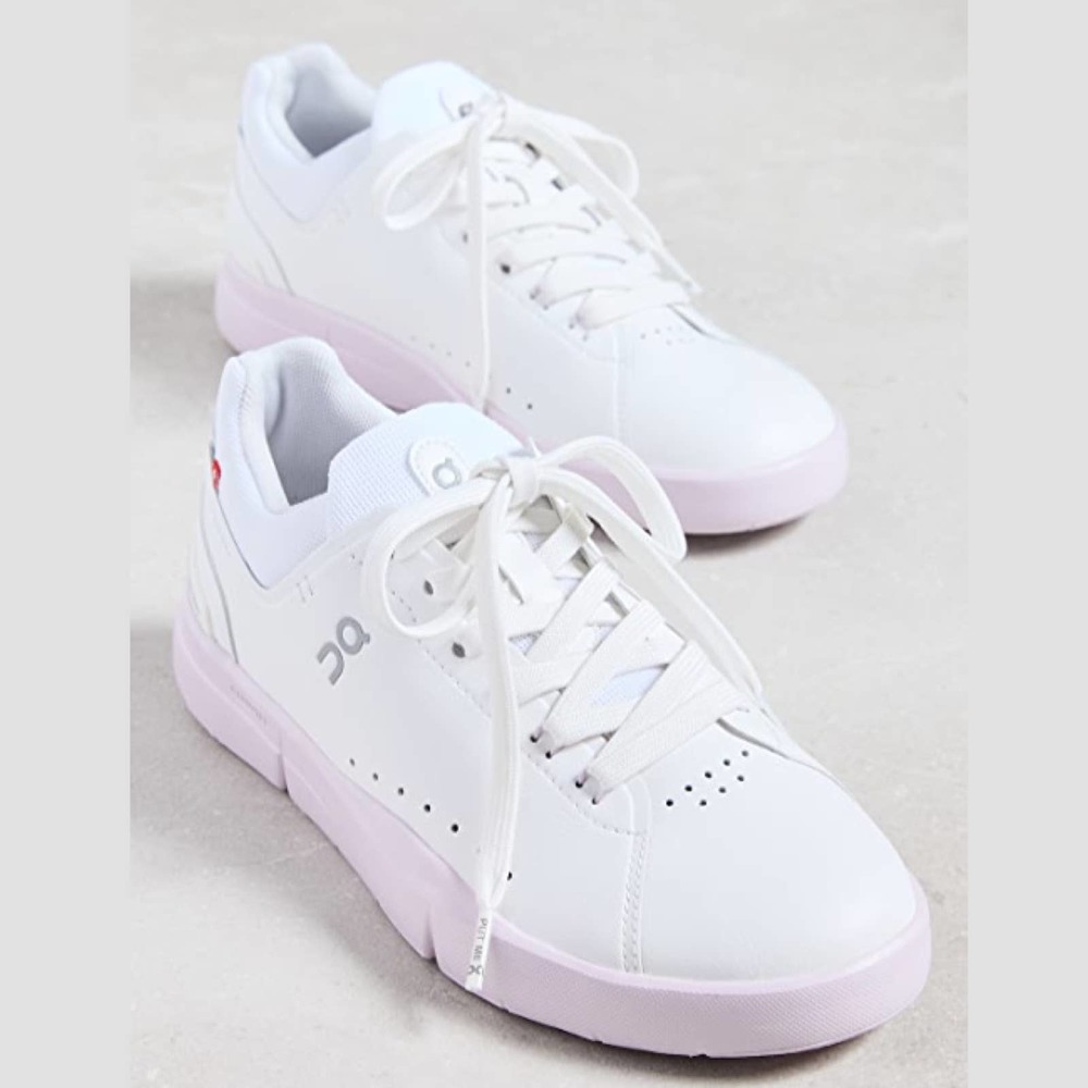 On THE ROGER Advantage Sneaker in White & Lily